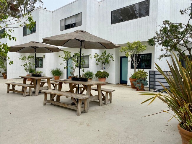 Building Photo - 2500 Abbot Kinney Blvd