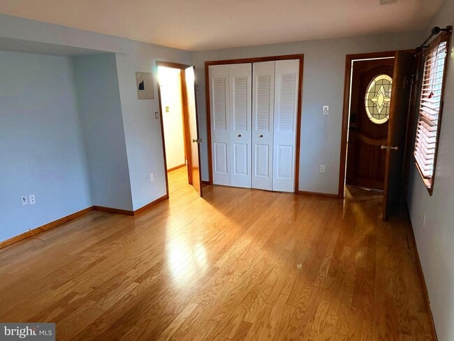 Building Photo - 5052 Lakeland Ct