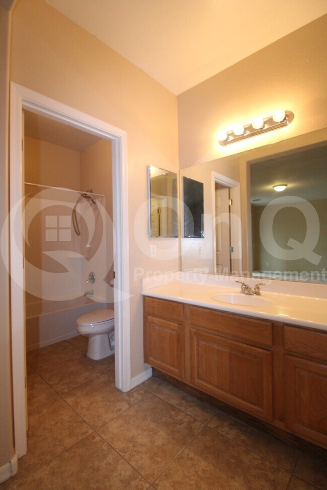 Building Photo - 3951 E Ravenswood Dr