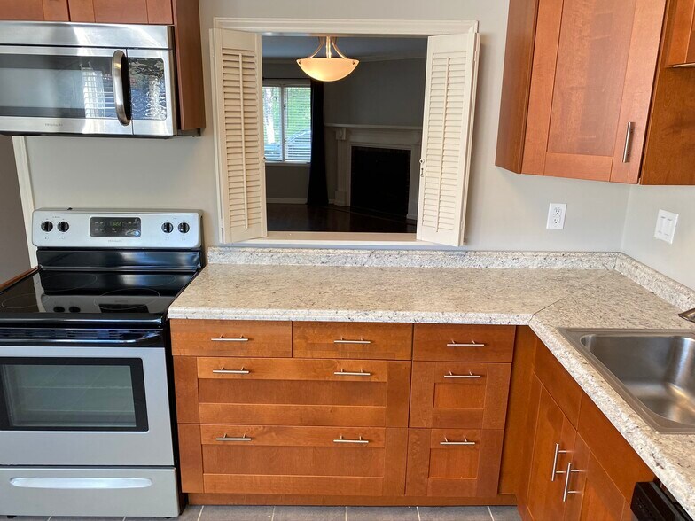 Building Photo - 1627 10th St Pl NW