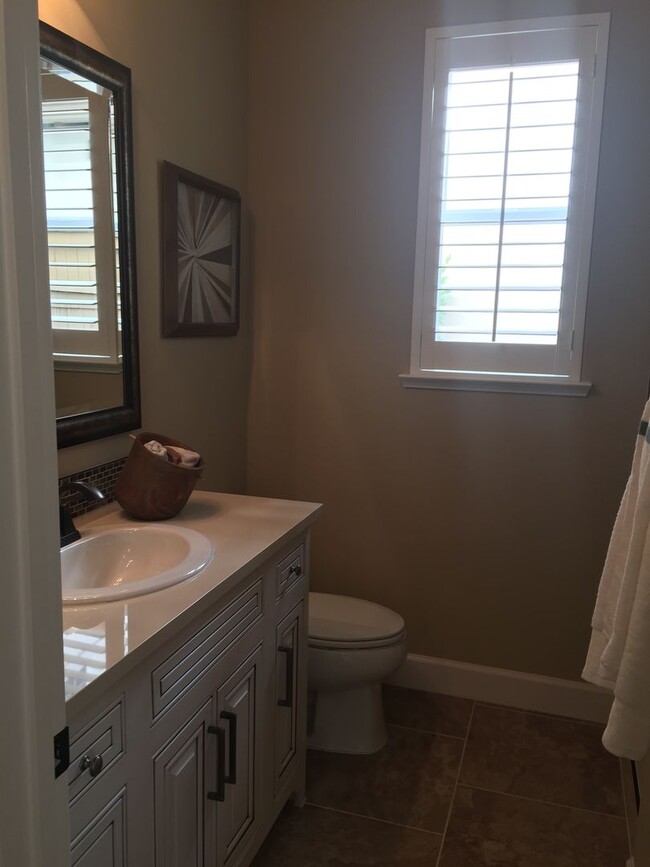 Building Photo - Gorgeous Former Model Home with