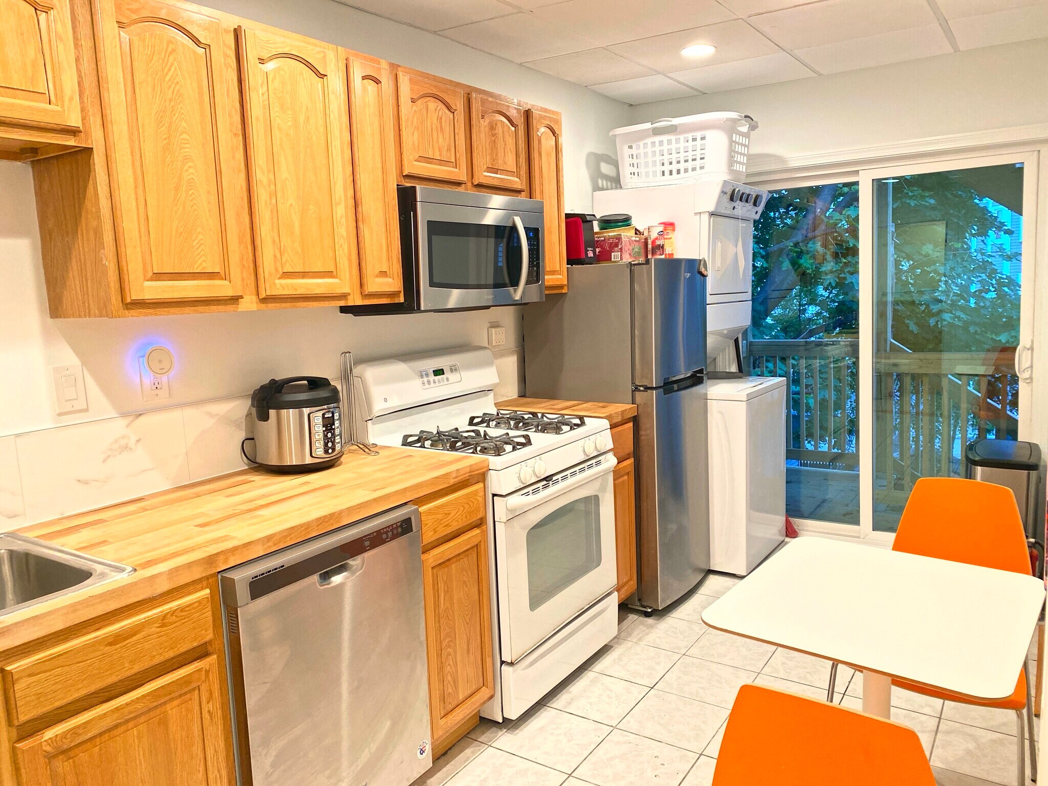 Building Photo - 130 W 8th St