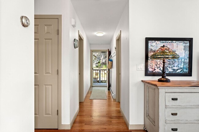 Building Photo - 28 Elm St