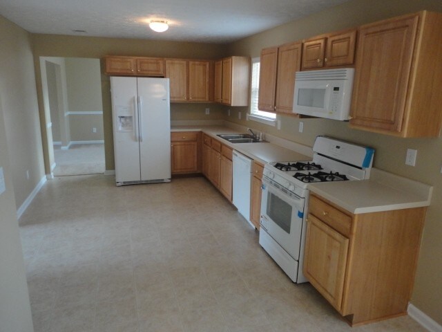 Building Photo - 2951 Aviator Cir