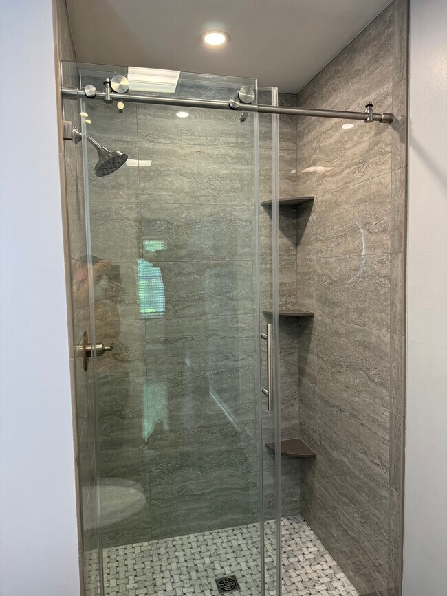 Building Photo - 1303 Golden Pl