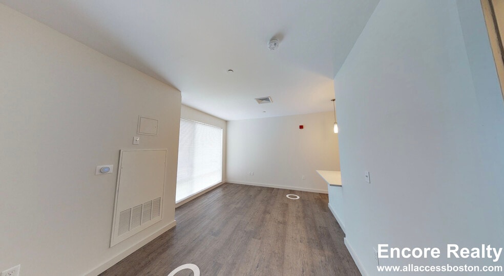 Building Photo - 240 Sidney St