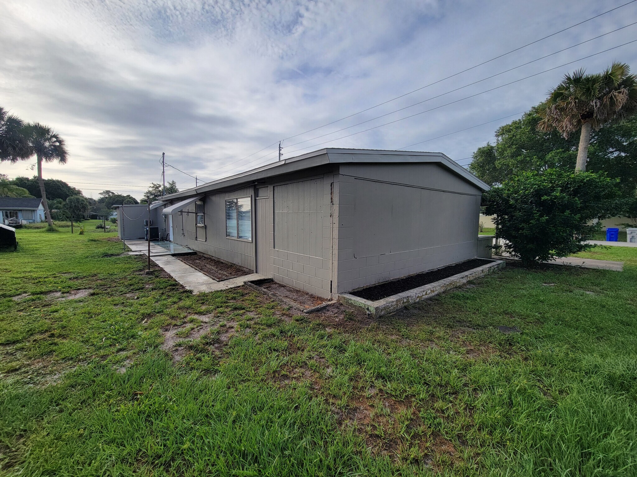 Building Photo - 1805 49th Ave