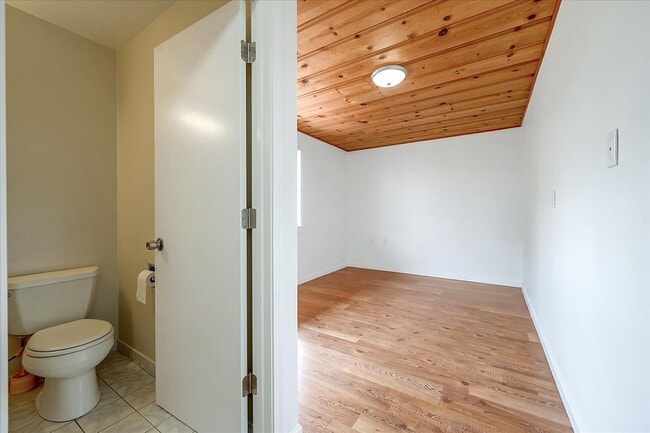 Building Photo - Light Filled Newly Remodeled Home w/ Fanta...