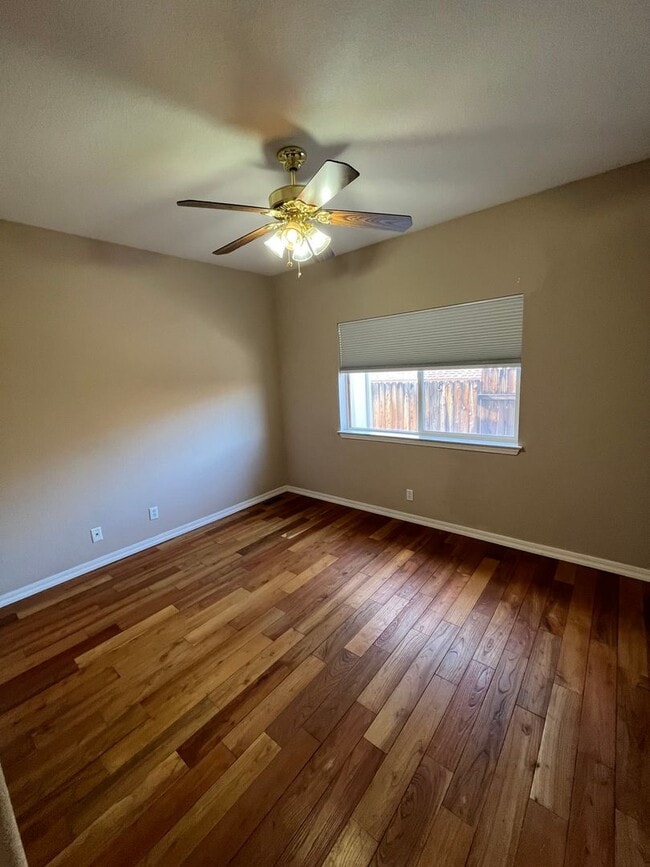 Building Photo - Beautiful sunridge house with breathtaking...