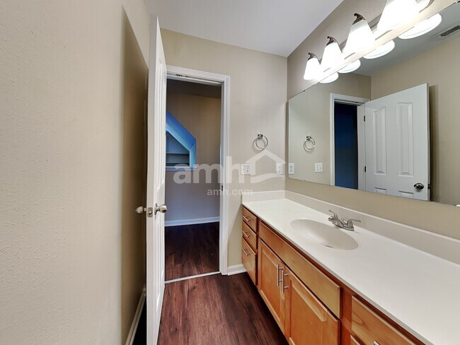 Building Photo - 832 Jennifer Lane