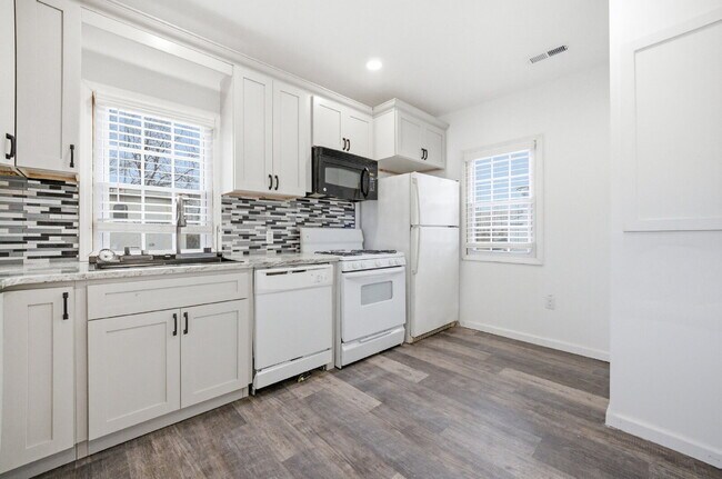 Building Photo - GORGEOUSLY REMODELED 2 BED HOUSE FOR RENT IN HAMPTON!