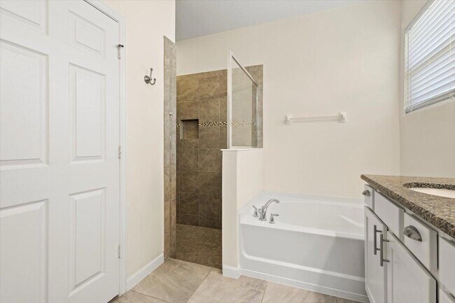Building Photo - 12133 SW Aventino Dr