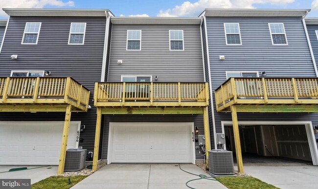 Building Photo - 5225 Manor Park Dr