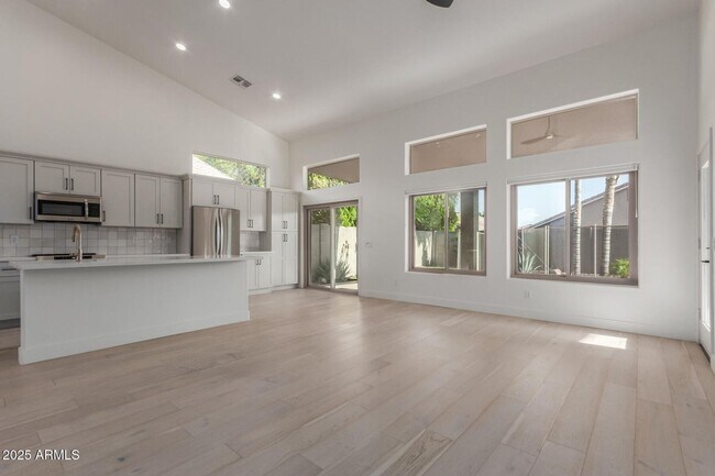 Building Photo - 3 bed, 2.5 bath Scottsdale home with POOL