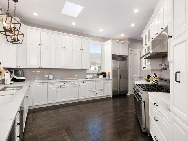 Building Photo - 2117 Wilmette Ave
