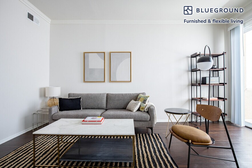 Building Photo - 467 S Arnaz Dr