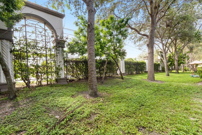 Building Photo - 4140 Napoli Lake Dr