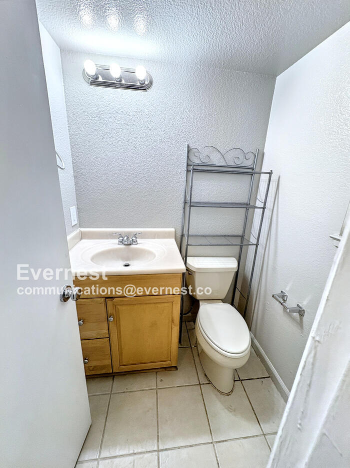Building Photo - 1021 Evans Ct