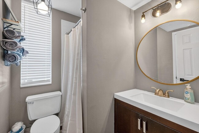 Building Photo - 1531 SE 15th St