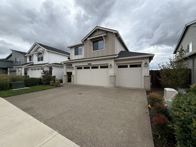 Building Photo - 12425 SW Silvertip St
