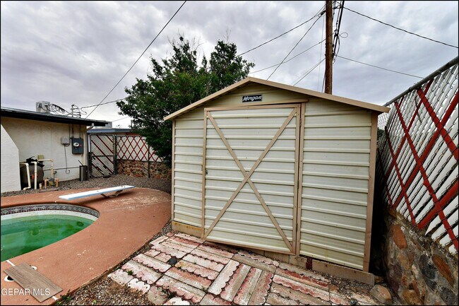 Building Photo - 10565 Murphy St