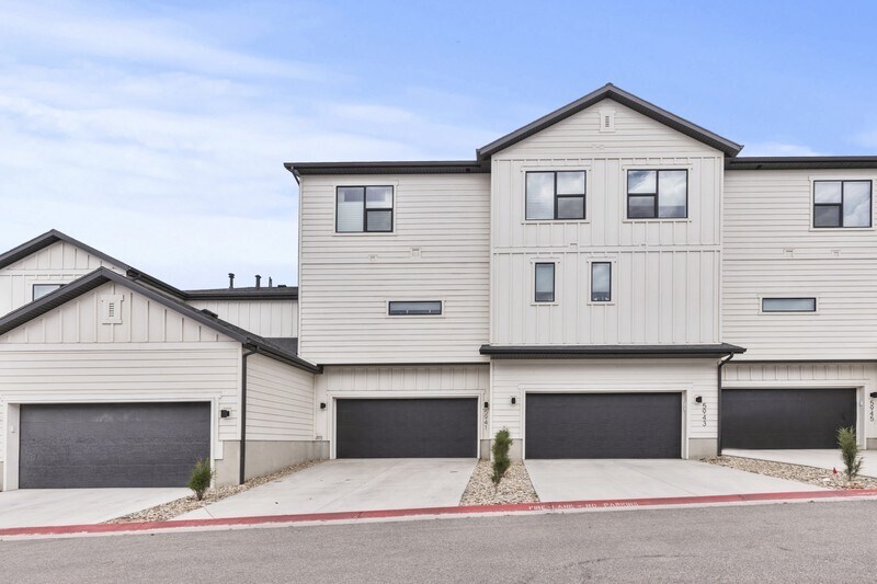 Building Photo - 5941 N Cardiff Pass Dr