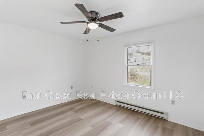 Building Photo - 131 Biser St