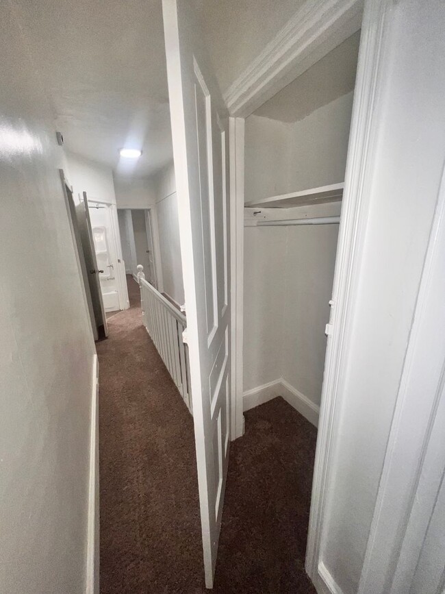 Building Photo - Newly Refurbished 3 Bedroom Townhome with ...