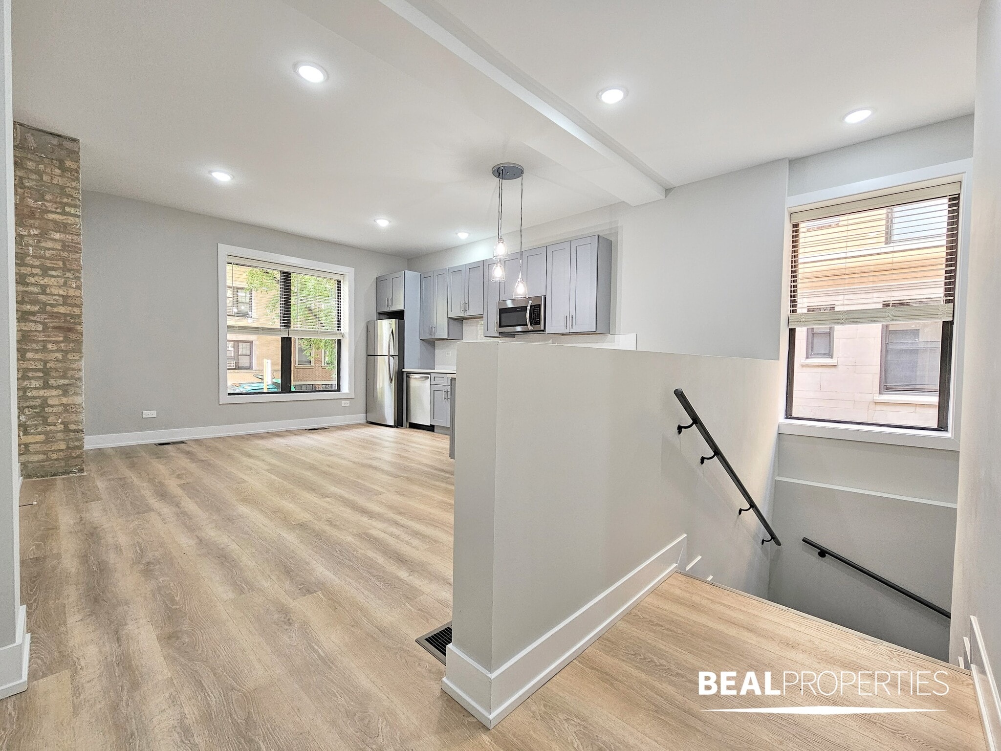 Building Photo - 428 W Belden Ave