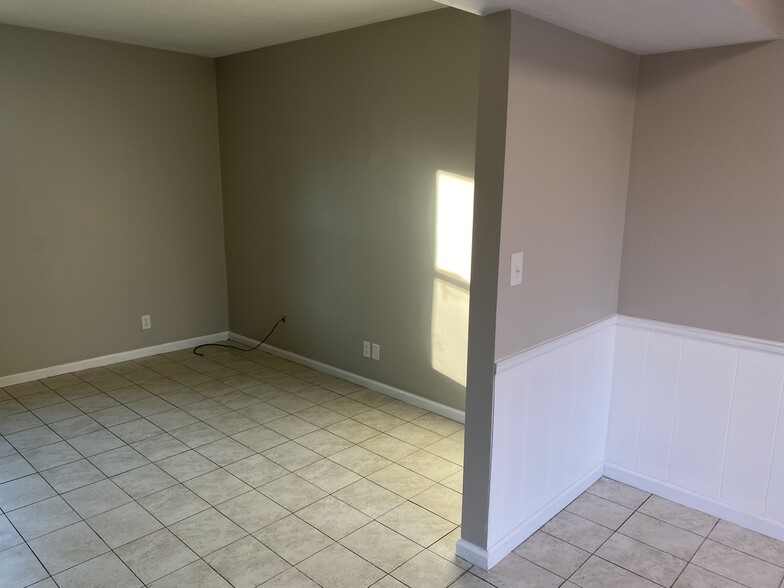 Building Photo - 3400 Maxon Rd