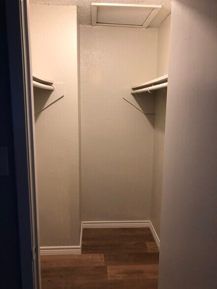 Building Photo - 2801 Woodmont tr