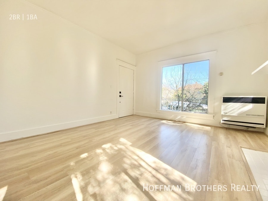 Building Photo - 400 N Ave 54