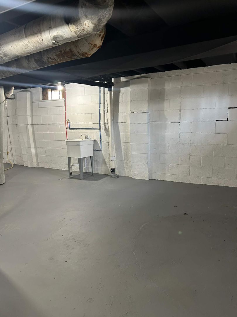 Building Photo - Fully Renovated 3-Bedroom Home – Move-In R...