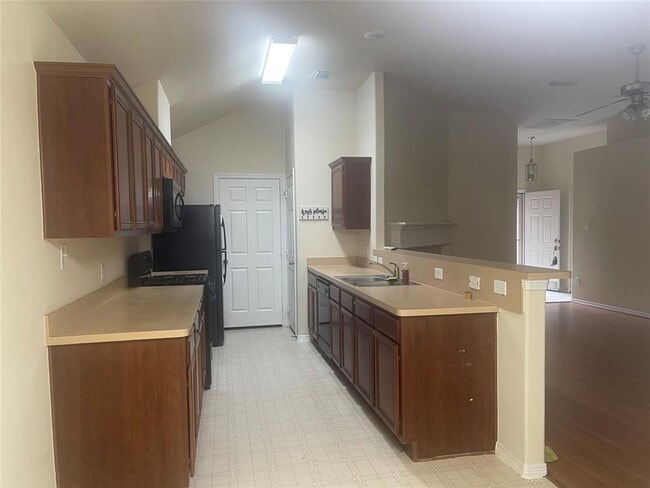 Building Photo - 1817 Sherwood Forest Cir
