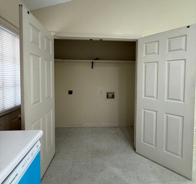 Building Photo - 3200 Parkway Ct