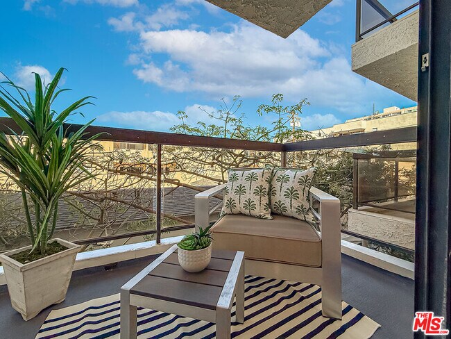 Building Photo - 1133 5th St