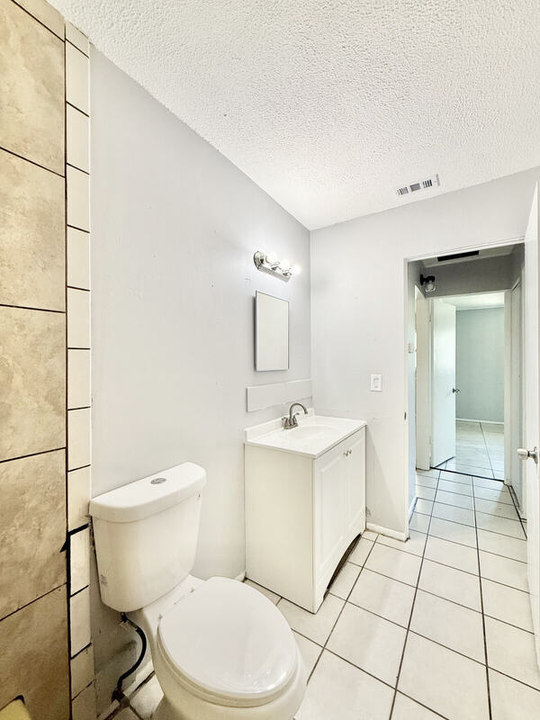 Building Photo - 605 64th Ave W