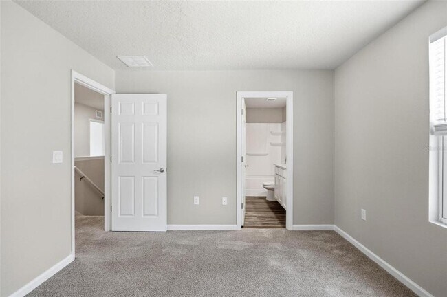 Building Photo - 64 Foxhall Ln
