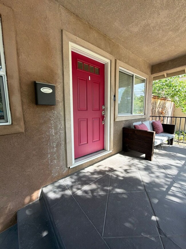 Building Photo - Charming 2 Bedroom, 2 Bathroom Home with ADU in Desirable Land Park Area