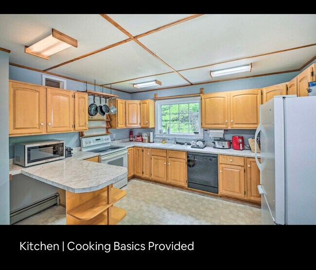 Building Photo - 757 Norway Dr