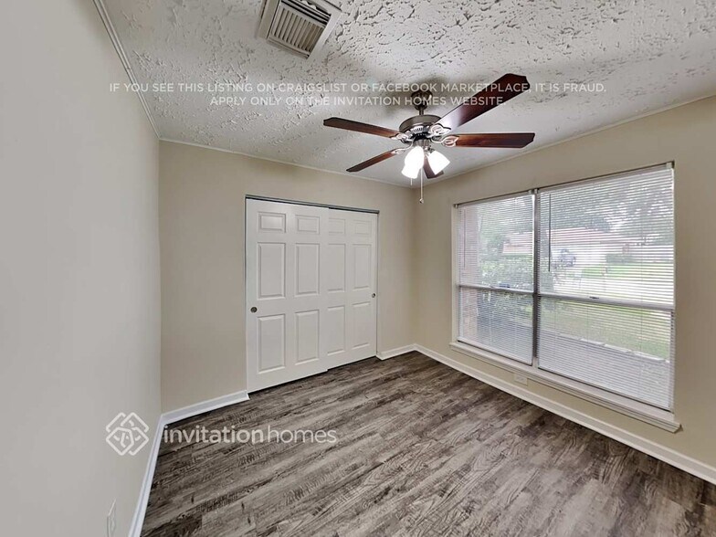 Building Photo - 2622 Broomsedge Dr