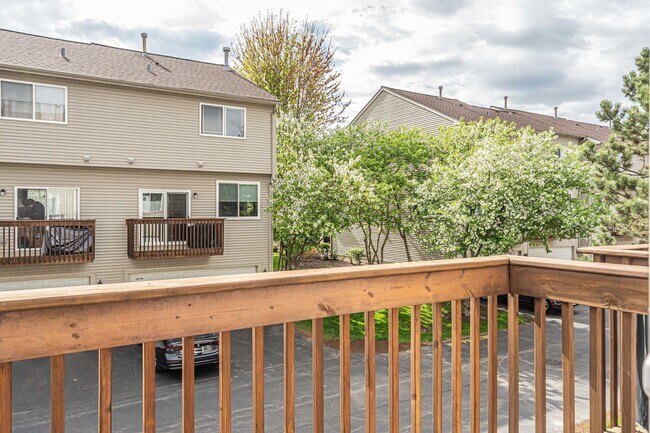 Building Photo - 1084 Ellsworth Dr