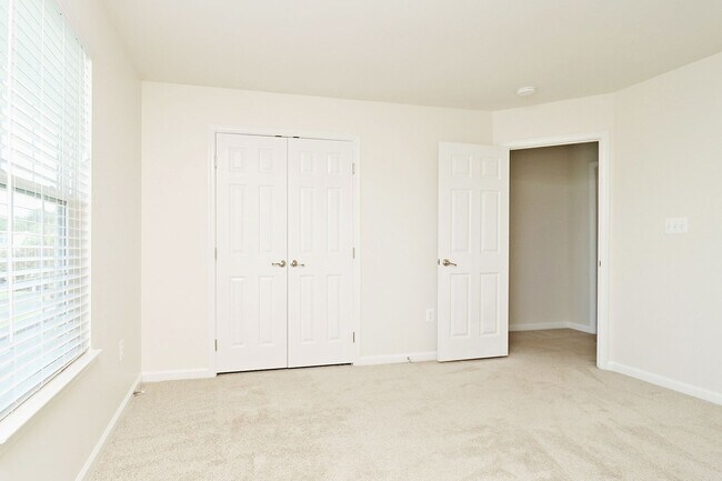 Building Photo - Pet-Friendly Holly Hill Home With Fenced Yard