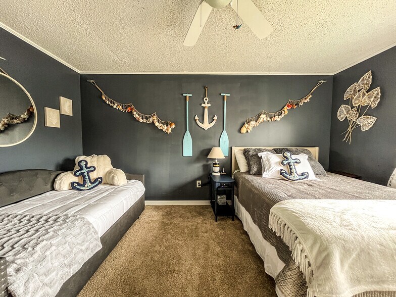 Building Photo - 1919 Spring St