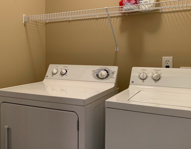 Laundry Room - 423 N Donahue Dr