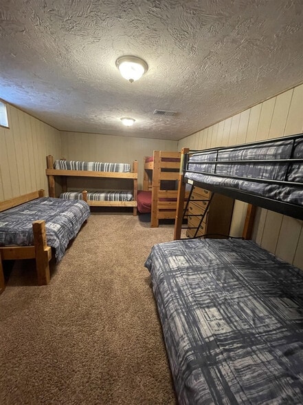 Building Photo - 6 Deer Cir