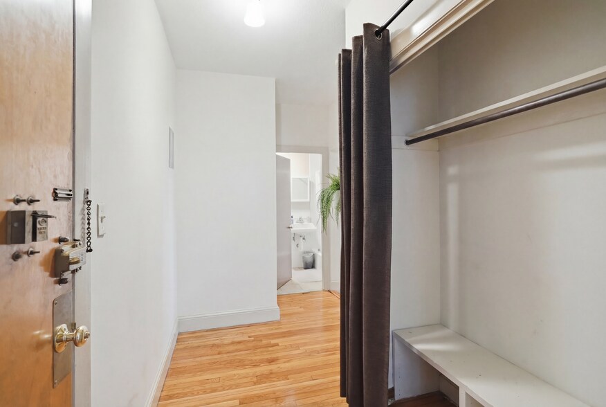 Building Photo - 1466 Tremont St