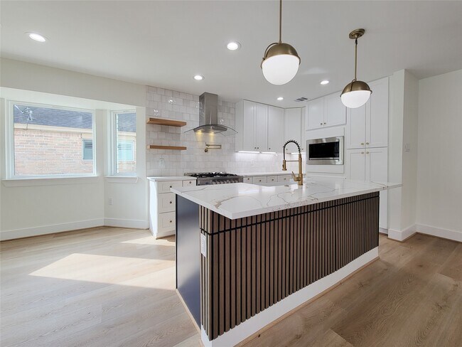 Building Photo - 20223 Laurel Lock Dr