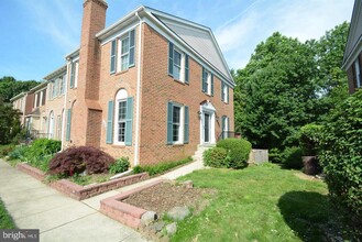 Building Photo - 6153 Summer Park Ln