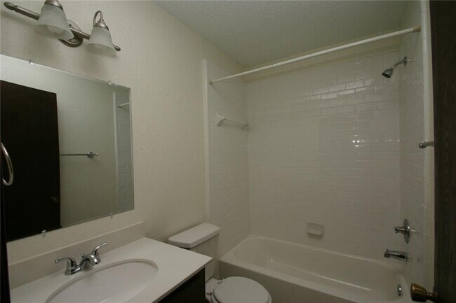 Building Photo - 6605 Bluestone St